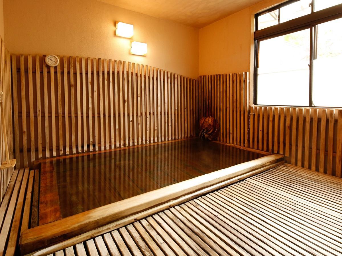 源泉掛け流しの宿albergo湯楽 Yugawara Ngoại thất bức ảnh