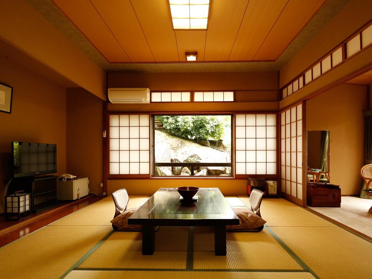 源泉掛け流しの宿albergo湯楽 Yugawara Ngoại thất bức ảnh