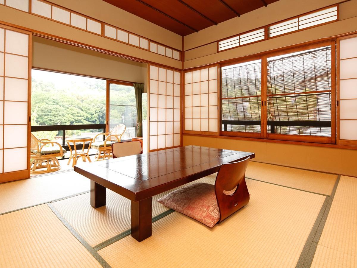 源泉掛け流しの宿albergo湯楽 Yugawara Ngoại thất bức ảnh